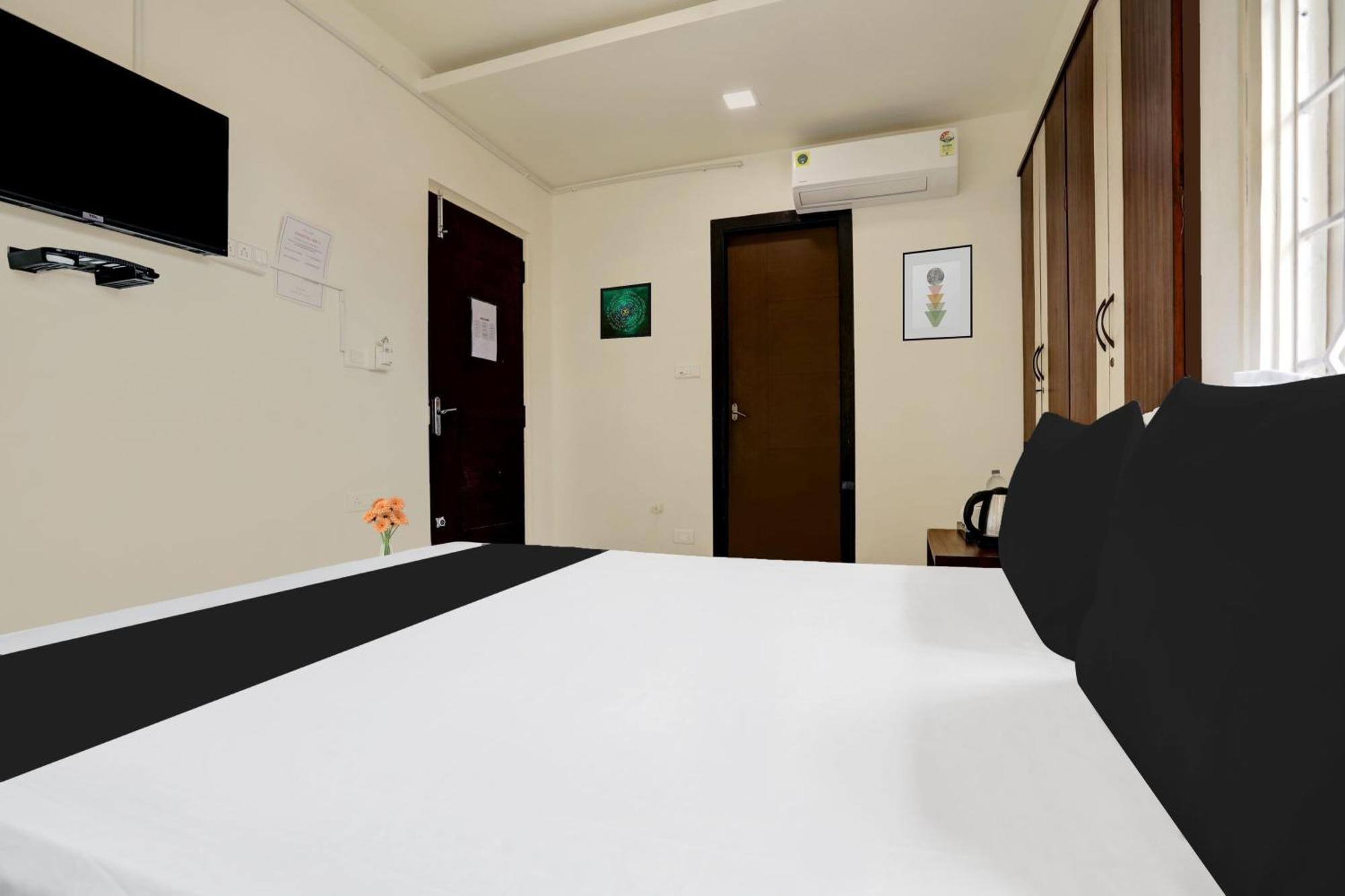 Super Hotel O Ashok Nagar Near Jntu College Kākināda Zewnętrze zdjęcie