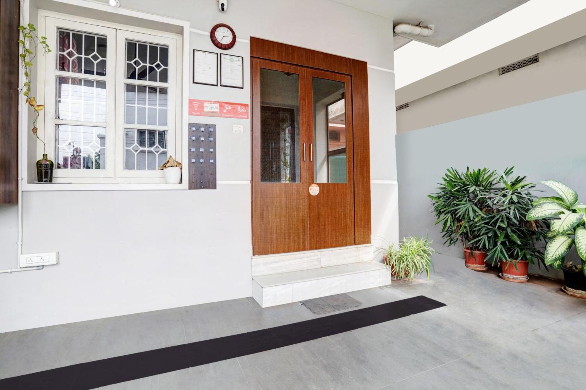 Super Hotel O Ashok Nagar Near Jntu College Kākināda Zewnętrze zdjęcie